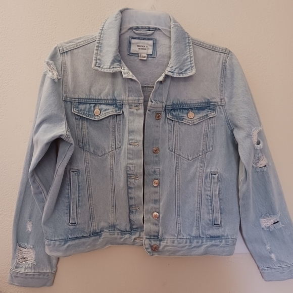 Forever 21 Light Wash Distressed Denim Jacket Size Large - Picture 1 of 15